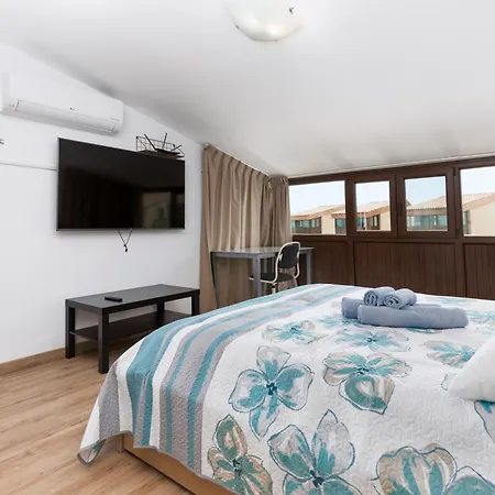 Villa Sunset 4 Bedroom 200m To Beach+fast Wifi *